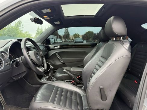 Used 2013 Volkswagen Beetle R-Line FWD image 10