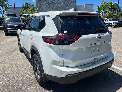 Certified 2026 Nissan Rogue SV FWD image 8