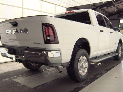 Used 2025 RAM 2500 Big Horn AWD/4WD image 4