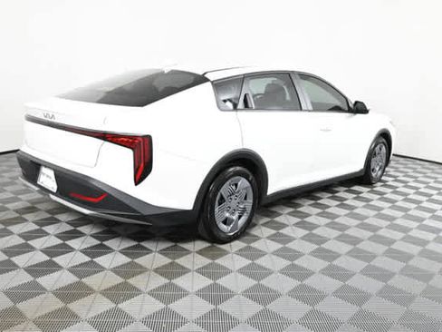 Used 2025 Kia K4 LX FWD image 9