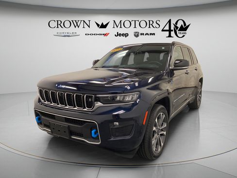 Used 2023 Jeep Grand Cherokee Overland w/ Advanced Protech Group III AWD/4WD image 11