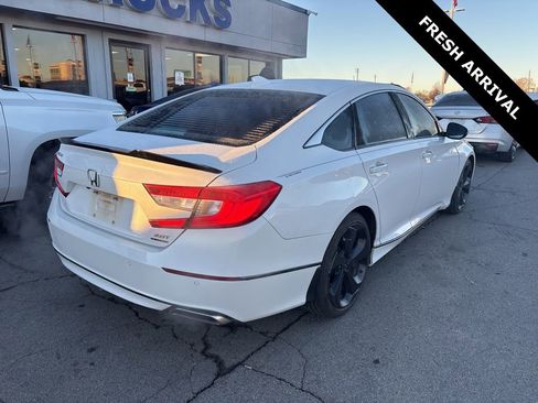 Used 2019 Honda Accord Touring image 2