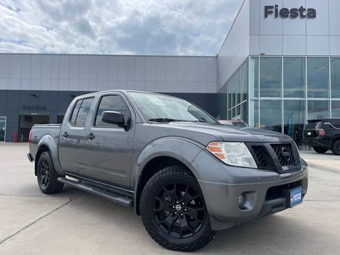 Certified 2020 Nissan Frontier SV w/ Midnight Edition Floor Mats image 1