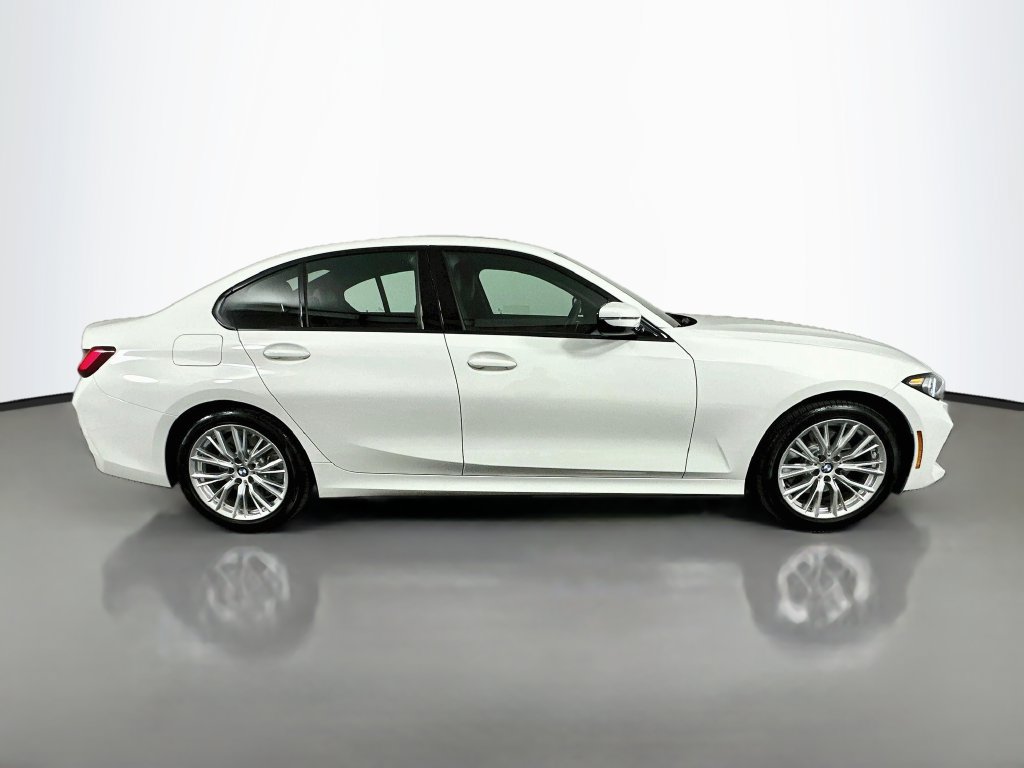 Used 2023 BMW 330i Sedan w/ Driving Assistance Package RWD image 4