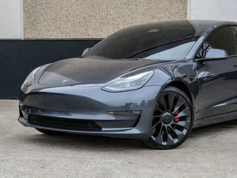 Used 2023 Tesla Model 3 Performance image 2
