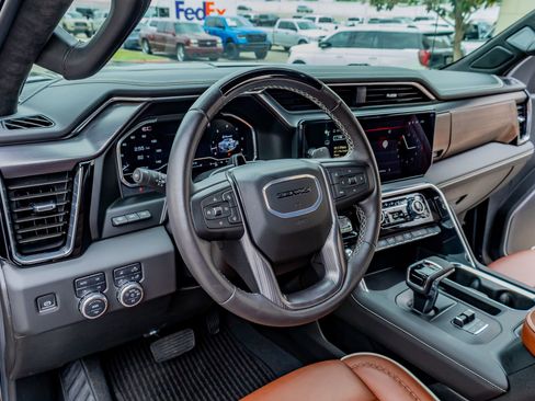 Used 2025 GMC Sierra 1500 Denali Ultimate image 17