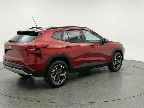 Used 2025 Chevrolet Trax LT w/ LT Convenience Package FWD image 9