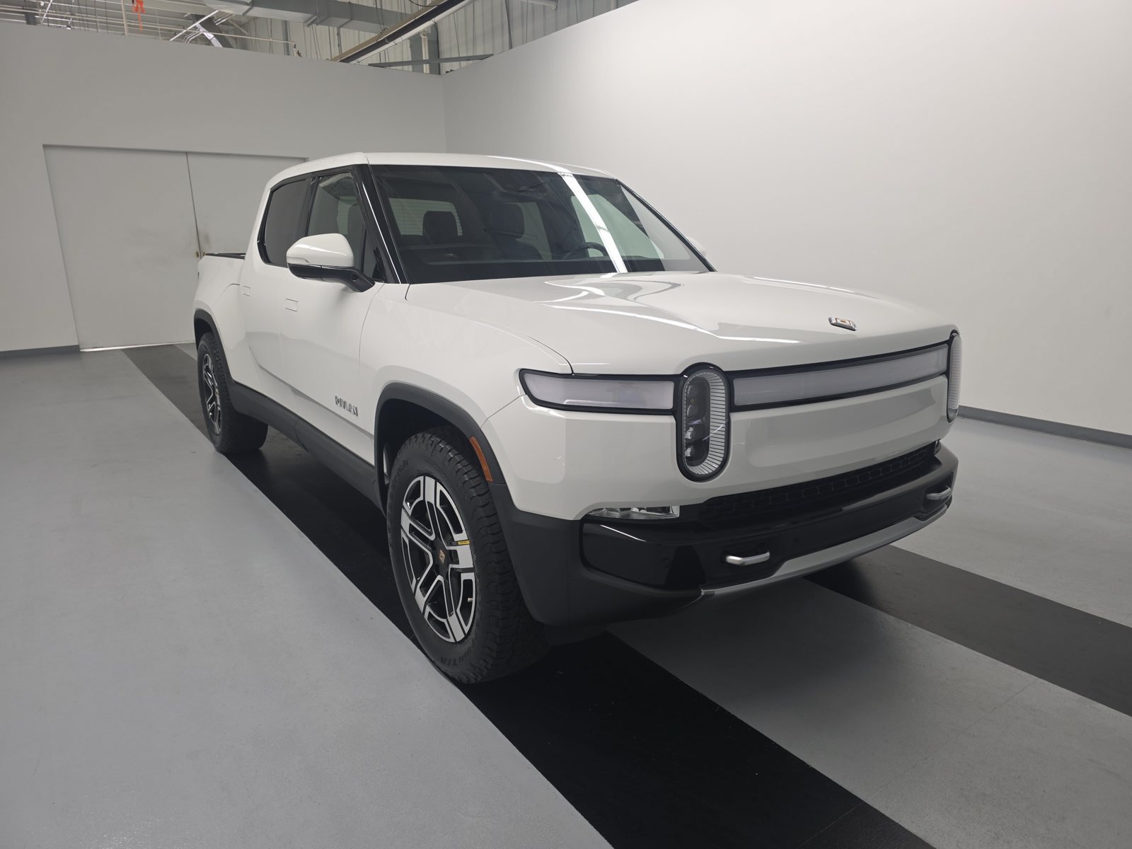Used 2024 Rivian R1T Adventure Dual AWD/4WD image 7