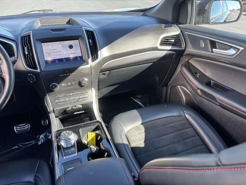 Certified 2020 Ford Edge ST-Line w/ Cold Weather Package image 33