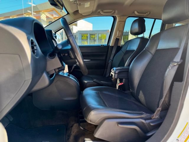 Used 2017 Jeep Compass Latitude FWD image 25