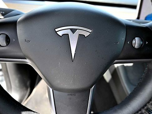 Used 2021 Tesla Model Y Long Range AWD/4WD image 21