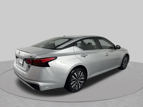 Certified 2024 Nissan Altima 2.5 SV FWD image 35