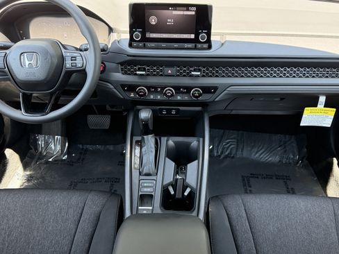 Used 2025 Honda Accord SE image 18