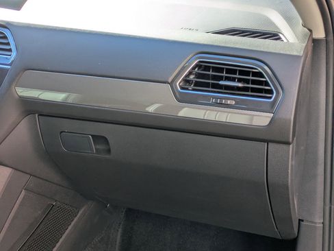 Used 2022 Volkswagen Tiguan SE image 21