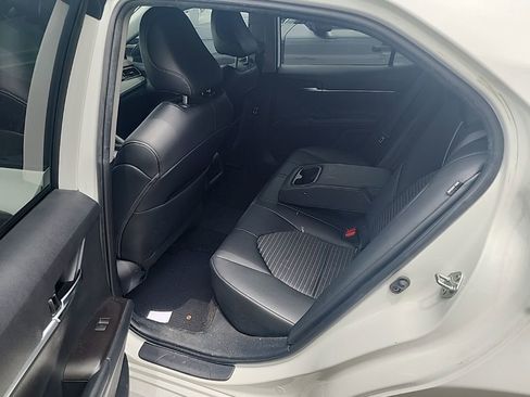 Used 2022 Toyota Camry SE FWD image 12