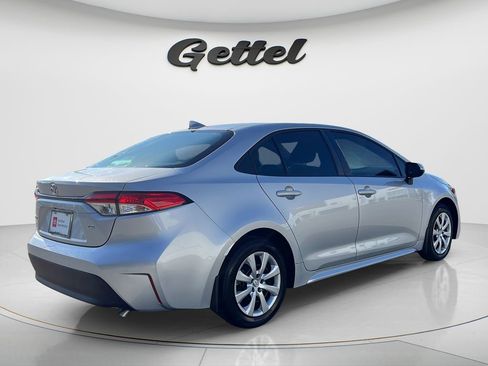 Used 2025 Toyota Corolla LE FWD image 4