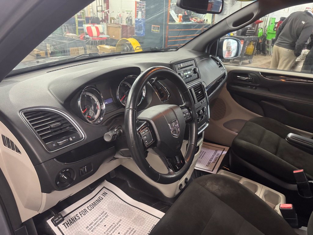 Used 2015 Dodge Grand Caravan SE FWD image 37