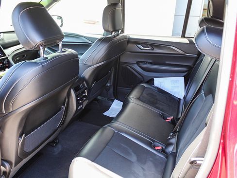 Used 2025 Jeep Grand Cherokee Altitude RWD image 21