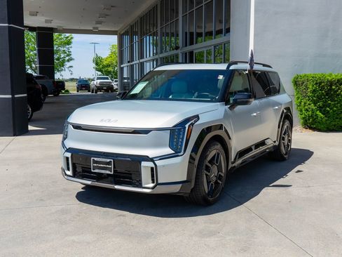 Certified 2024 Kia EV9 GT-Line AWD/4WD image 3