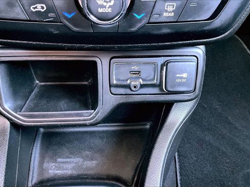 Certified 2018 Jeep Renegade Altitude image 16