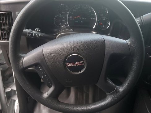 Used 2018 GMC Savana 3500 LT w/ LT Preferred Equipment Group image 9