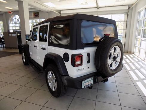 Used 2018 Jeep Wrangler Unlimited Sport S AWD/4WD image 5