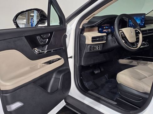 New 2026 Lincoln Corsair Reserve image 12