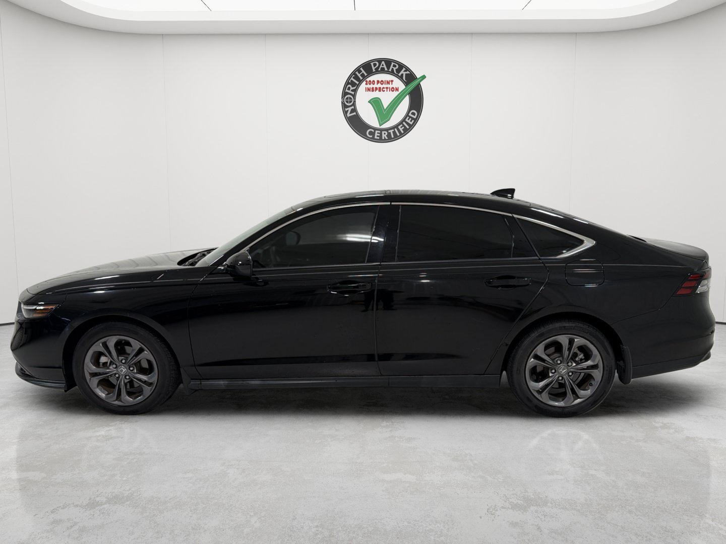 Used 2023 Honda Accord EX image 2