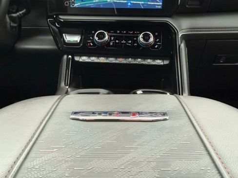 Used 2025 GMC Sierra 2500 AT4X image 33