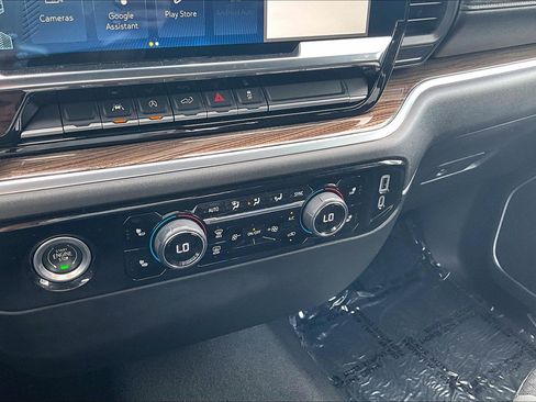 Used 2022 Chevrolet Silverado 1500 LT AWD/4WD image 32