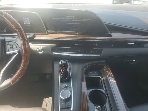 Used 2024 Cadillac Escalade Luxury RWD image 10