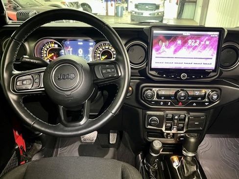 Used 2021 Jeep Gladiator Sport image 26