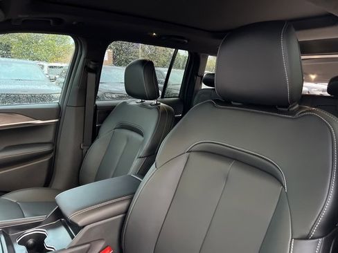 Used 2025 Jeep Grand Cherokee Limited image 8