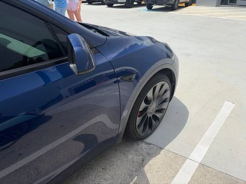 Used 2024 Tesla Model Y Performance AWD/4WD image 15
