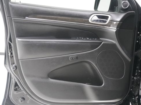 Used 2018 Jeep Grand Cherokee Overland image 14