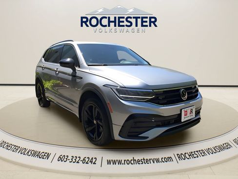 Used 2024 Volkswagen Tiguan SE R-Line AWD/4WD image 3