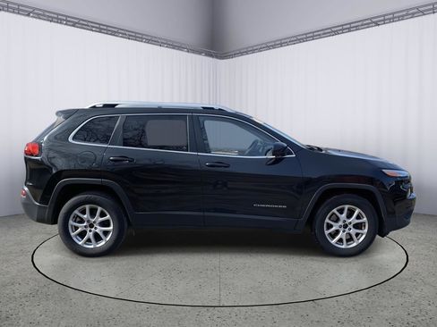 Used 2015 Jeep Cherokee Latitude w/ Cold Weather Group image 9