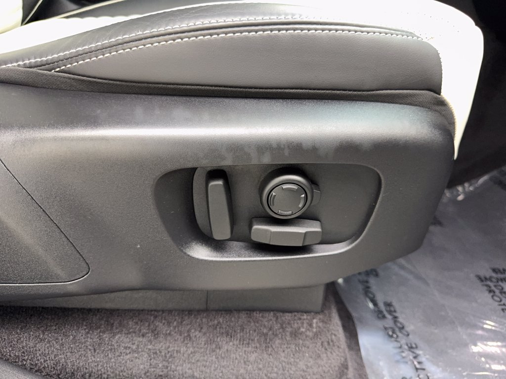 Used 2024 Land Rover Discovery Dynamic SE AWD/4WD image 51