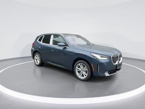 Used 2025 BMW X3 xDrive30i w/ Premium Package image 2