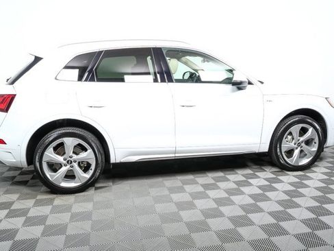 Used 2023 Audi Q5 2.0T Prestige w/ Prestige Package image 2