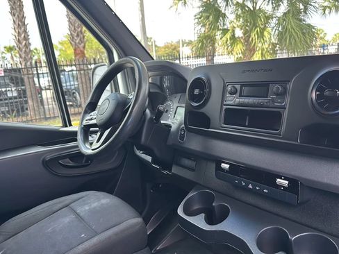 Used 2021 Freightliner Sprinter 2500 RWD image 10