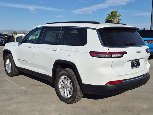 Used 2026 Jeep Grand Cherokee L Laredo RWD image 4