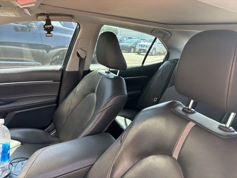 Used 2018 Toyota Camry XSE FWD image 2