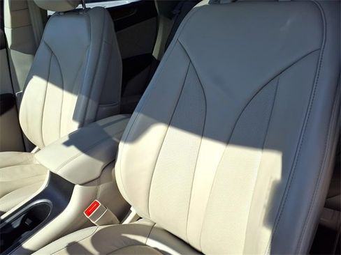 Used 2017 Lincoln MKC Select w/ Select Plus Package image 6