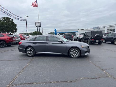 Used 2020 Honda Accord Touring image 2