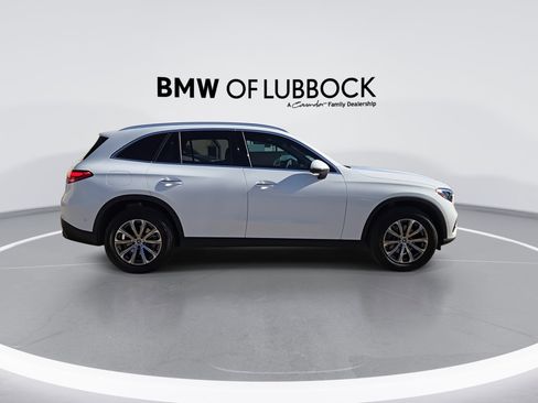 Used 2025 Mercedes-Benz GLC 300 4MATIC image 9