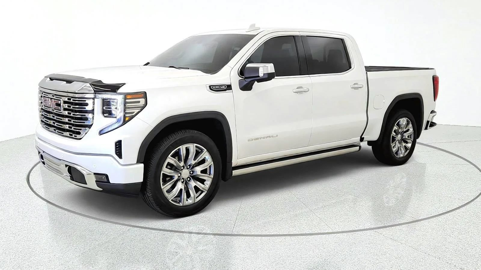 Used 2024 GMC Sierra 1500 Denali w/ Denali Reserve Package AWD/4WD image 4