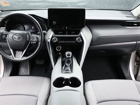 Used 2024 Toyota Venza LE image 14