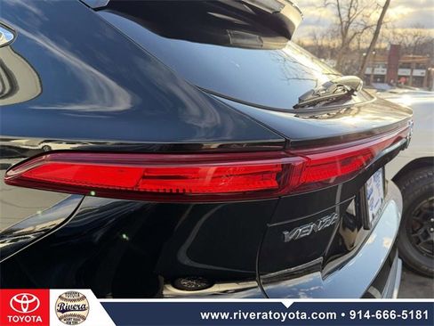 Used 2022 Toyota Venza LE image 10