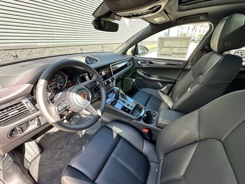 Used 2026 Porsche Macan AWD/4WD image 4